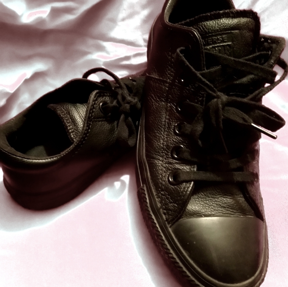 100% Black converse like new 😎